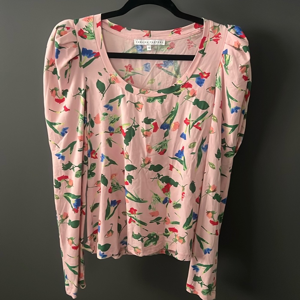 Floral top with poof shoulders